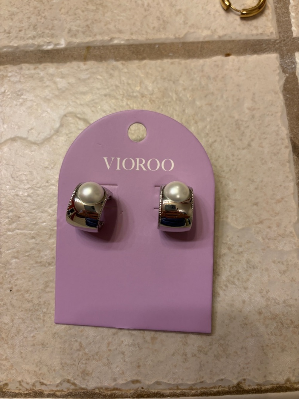 NWT Silver Pearl Earrings - White Pearlescent Accent